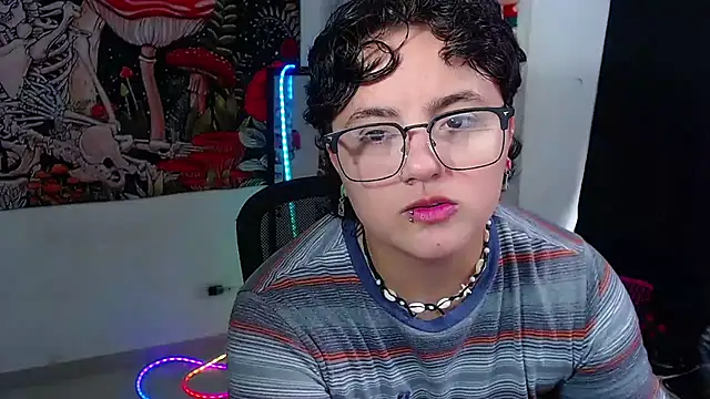 isabeautyx19 online show from July 3, 7:31 pm