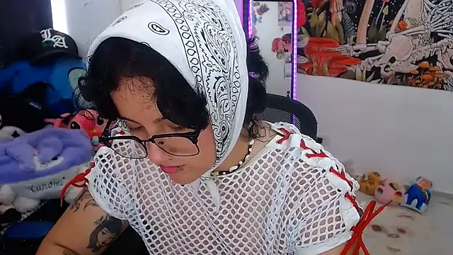 isabeautyx19 online show from August 4, 9:06 pm