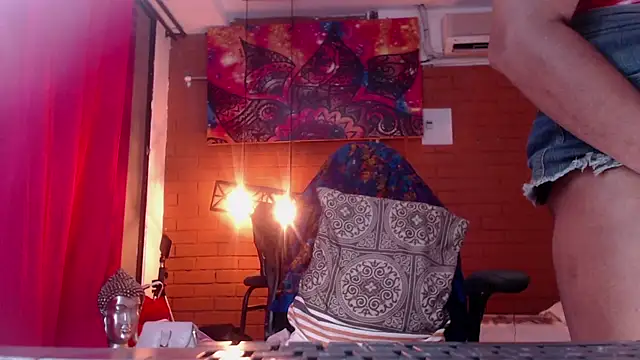 Snapshot of Khatalina_hott chatting on January 31, 5:19 am Khatalina hott online show from January 31, 5:19 am