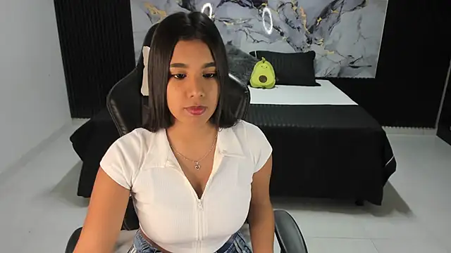 Snapshot of Ivy_16 chatting on February 1, 12:05 pm Ivy 16 online show from February 1, 12:05 pm