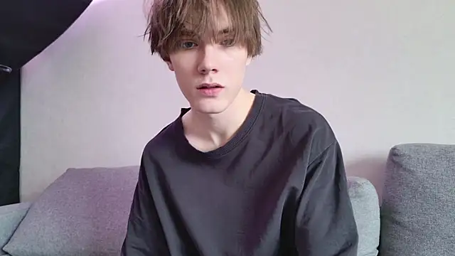 callmenineoneseven online show from October 21, 12:39 pm