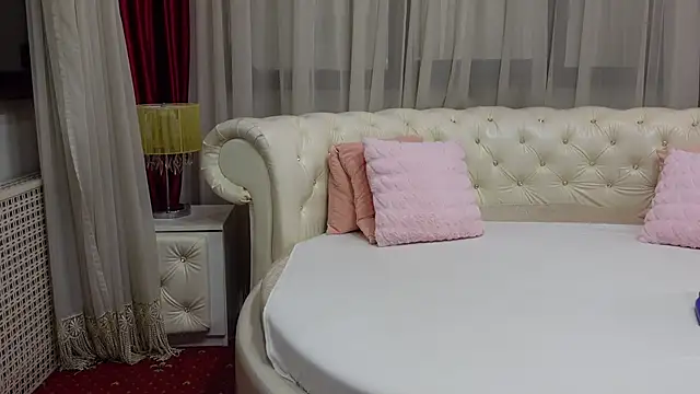 Snapshot of NinaCrystal1 chatting on February 20, 5:55 am NinaCrystal1 online show from February 20, 5:55 am