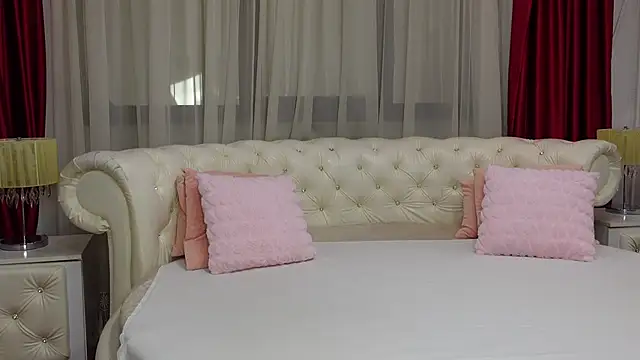 Snapshot of NinaCrystal1 chatting on February 21, 6:51 am NinaCrystal1 online show from February 21, 6:51 am