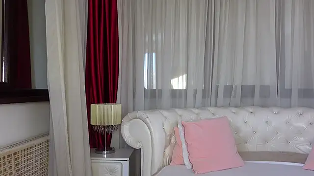 Snapshot of NinaCrystal1 chatting on March 12, 7:13 am NinaCrystal1 online show from March 12, 7:13 am