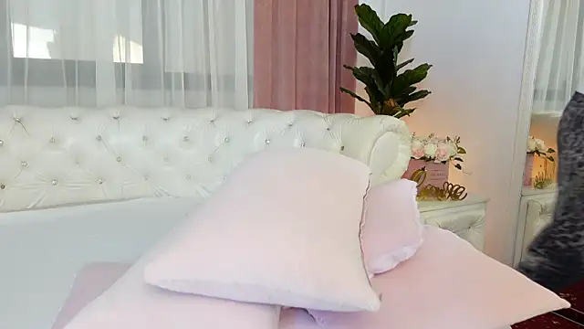 NinaCrystal1 online show from July 18, 8:51 am