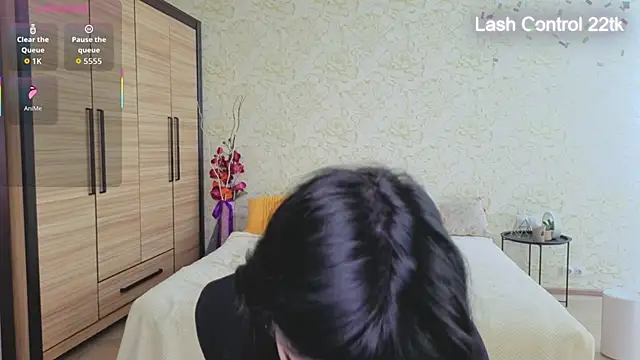JulisSweet online show from May 1, 6:29 am
