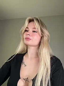 Snapshot of Vladamais chatting on January 28, 1:05 pm Vladamais online show from January 28, 1:05 pm