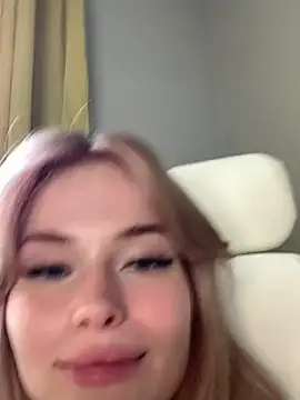 Snapshot of Vladamais chatting on February 25, 3:16 pm Vladamais online show from February 25, 3:16 pm