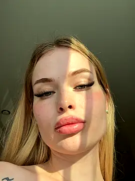 Snapshot of Vladamais chatting on September 30, 2:33 pm Vladamais online show from September 30, 2:33 pm