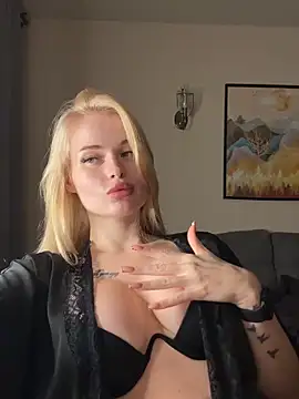 Snapshot of Vladamais chatting on November 5, 3:56 pm Vladamais online show from November 5, 3:56 pm