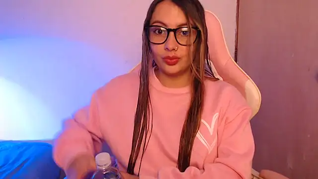 Snapshot of lalawhitte chatting on November 8, 3:34 pm lalawhitte online show from November 8, 3:34 pm