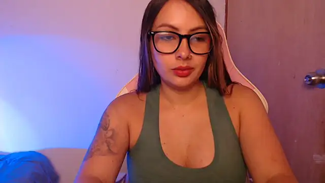 Snapshot of lalawhitte chatting on November 10, 1:43 pm lalawhitte online show from November 10, 1:43 pm