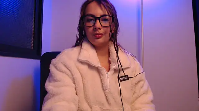 lalawhitte online show from April 28, 9:58 am