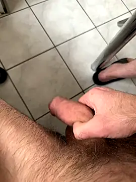 train2whor3 online show from November 17, 11:38 am