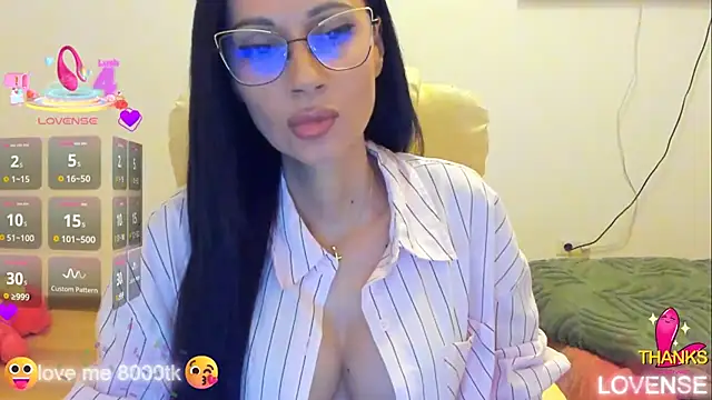 kissnicol32 online show from November 17, 4:24 pm