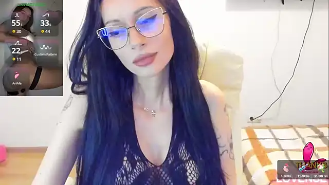 kissnicol32 online show from May 3, 4:24 pm