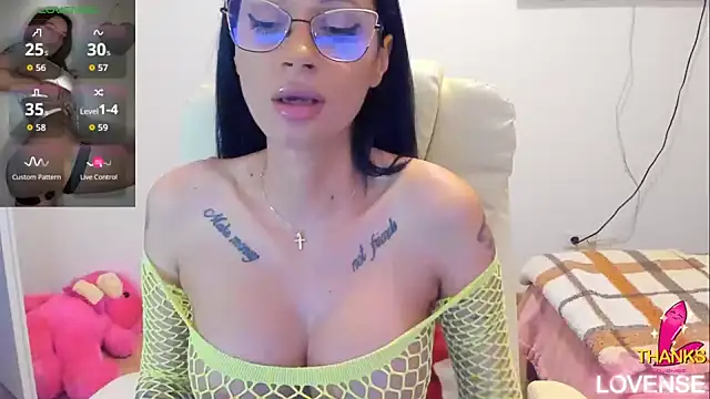 kissnicol32 online show from June 15, 3:03 pm