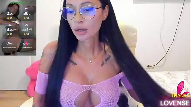 Snapshot of kissnicol32 chatting on July 11, 3:26 pm kissnicol32 online show from July 11, 3:26 pm