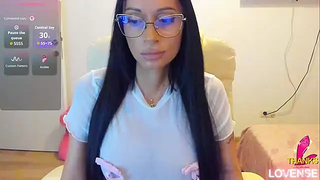 Snapshot of kissnicol32 chatting on July 29, 2:59 pm kissnicol32 online show from July 29, 2:59 pm