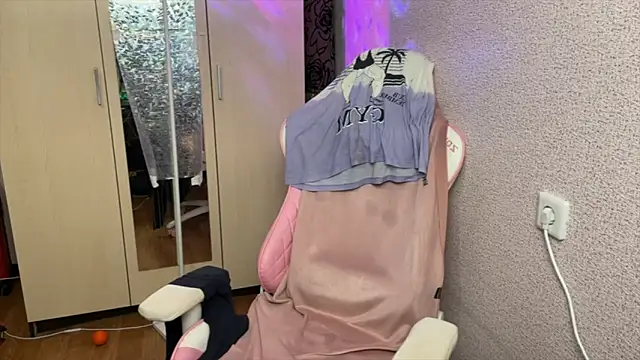 Snapshot of Katrin__kiss chatting on May 6, 6:13 pm Katrin kiss online show from May 6, 6:13 pm