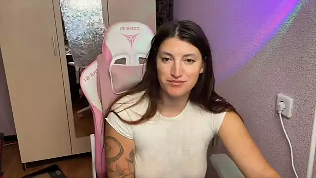 Snapshot of Katrin__kiss chatting on June 23, 7:34 pm Katrin kiss online show from June 23, 7:34 pm