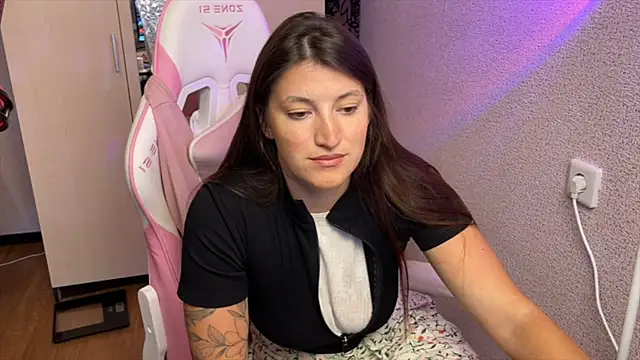 Snapshot of Katrin__kiss chatting on June 24, 4:17 pm Katrin kiss online show from June 24, 4:17 pm