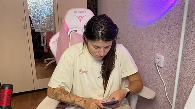 Snapshot of Katrin__kiss chatting on July 22, 4:43 pm Katrin kiss online show from July 22, 4:43 pm
