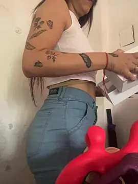 Snapshot of melisabunnny chatting on November 7, 11:43 am melisabunnny online show from November 7, 11:43 am