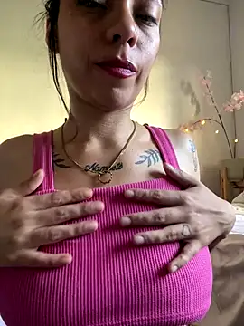 Snapshot of melisabunnny chatting on December 13, 7:53 pm melisabunnny online show from December 13, 7:53 pm