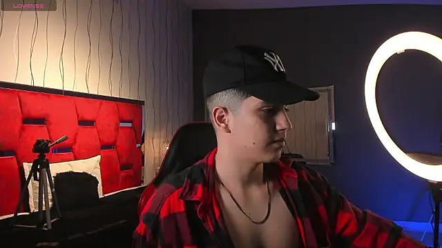 Brat  online show from March 7, 6:38 pm