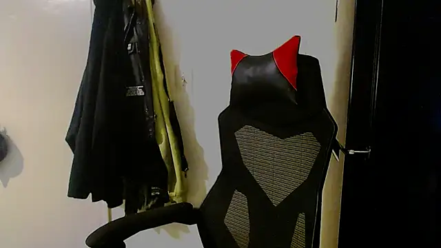 KrazyLegz online show from December 7, 4:58 pm