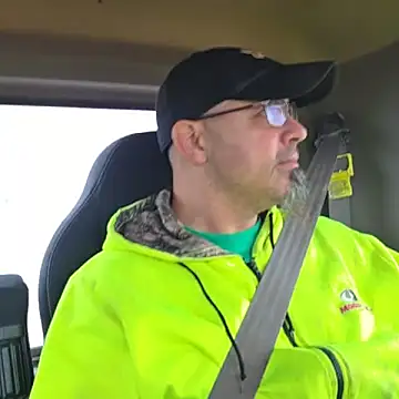 KrazyLegz online show from October 25, 1:51 pm