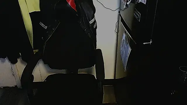 KrazyLegz online show from November 30, 9:52 pm