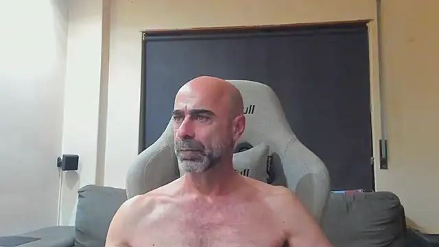 Snapshot of Bicopflirt chatting on October 20, 11:38 pm Bicopflirt online show from October 20, 11:38 pm