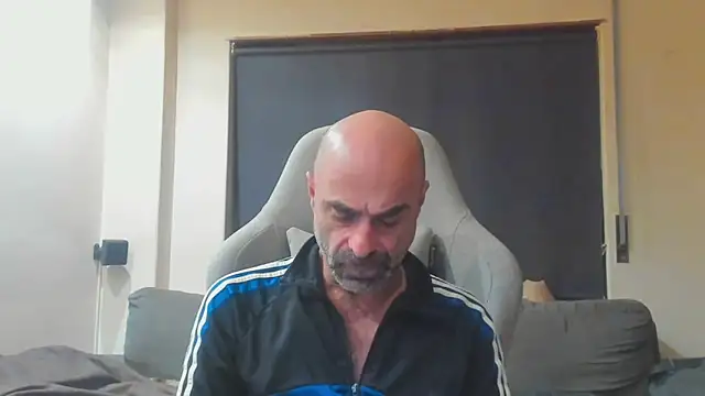 Snapshot of Bicopflirt chatting on November 9, 1:26 am Bicopflirt online show from November 9, 1:26 am