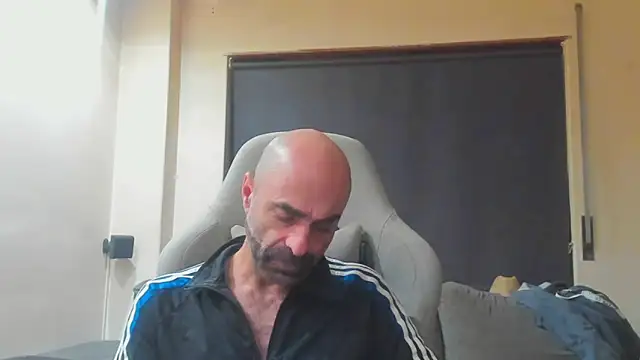 Snapshot of Bicopflirt chatting on November 14, 1:59 am Bicopflirt online show from November 14, 1:59 am