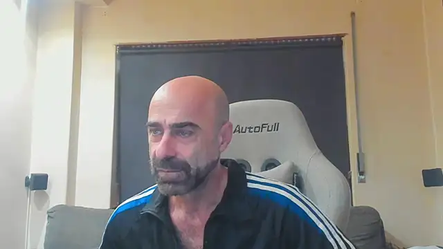 Snapshot of Bicopflirt chatting on November 24, 3:56 pm Bicopflirt online show from November 24, 3:56 pm