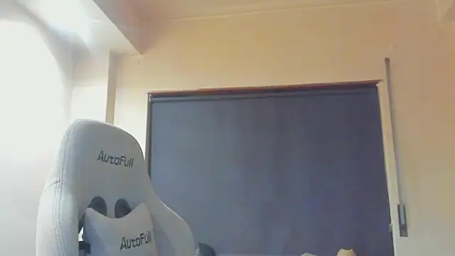 Snapshot of Bicopflirt chatting on December 3, 1:35 am Bicopflirt online show from December 3, 1:35 am