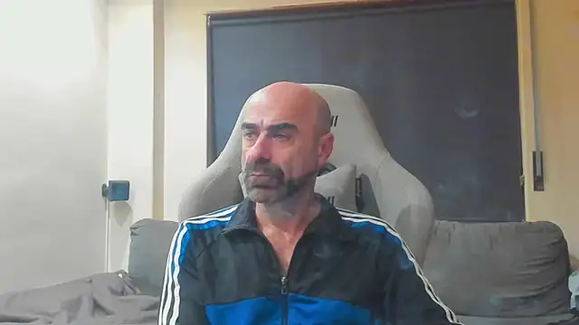 Snapshot of Bicopflirt chatting on December 14, 9:19 pm Bicopflirt online show from December 14, 9:19 pm