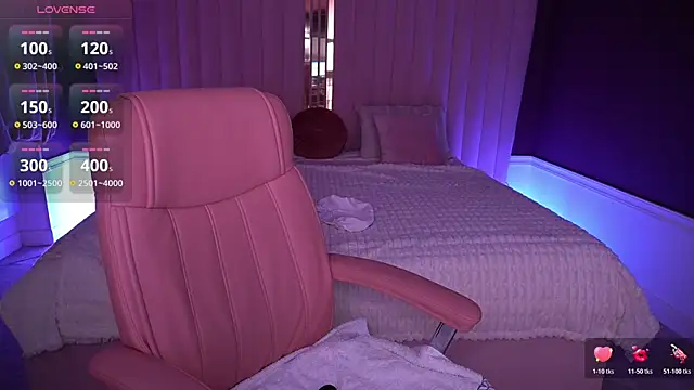 Snapshot of MilaSecrett chatting on November 12, 2:06 pm MilaSecrett online show from November 12, 2:06 pm