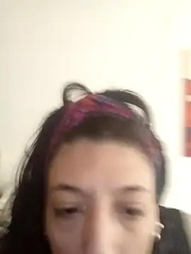 Snapshot of gala2 chatting on February 4, 11:16 pm gala2 online show from February 4, 11:16 pm