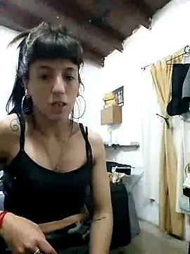 Snapshot of gala2 chatting on October 31, 1:17 am gala2 online show from October 31, 1:17 am