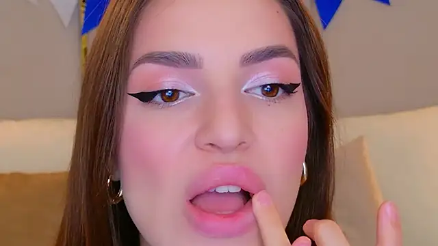 BellaHalles online show from October 5, 6:12 am