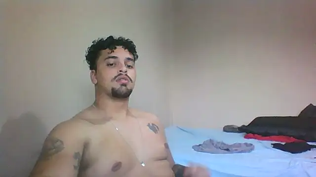 Snapshot of Xcumshot33 chatting on October 3, 8:17 pm Xcumshot33 online show from October 3, 8:17 pm