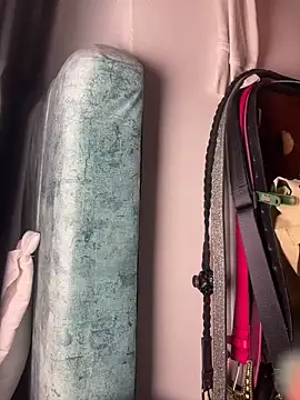 Snapshot of solecito_22 chatting on February 13, 1:50 am solecito 22 online show from February 13, 1:50 am