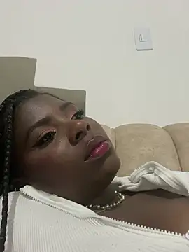 Snapshot of LoveQueen2 chatting on February 6, 9:49 pm LoveQueen2 online show from February 6, 9:49 pm