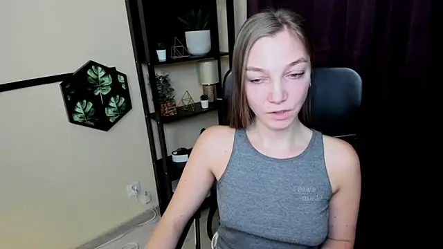 EmillyPlay online show from February 12, 5:16 pm