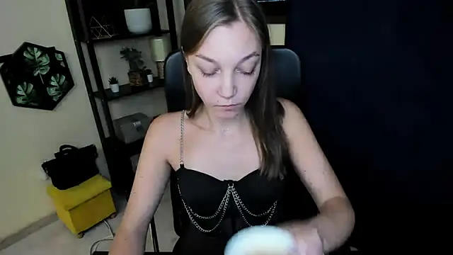 EmillyPlay online show from October 21, 9:43 am