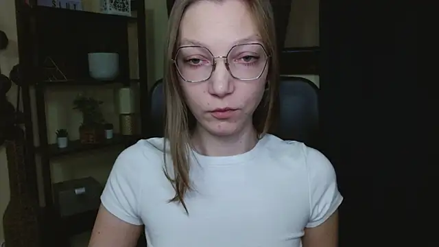 EmillyPlay online show from February 13, 6:42 am