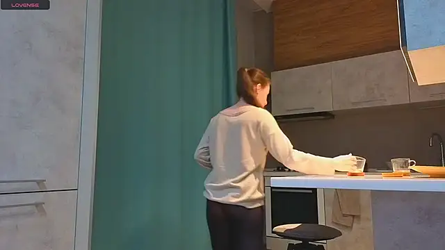 DonnaBurkee online show from December 18, 4:07 am